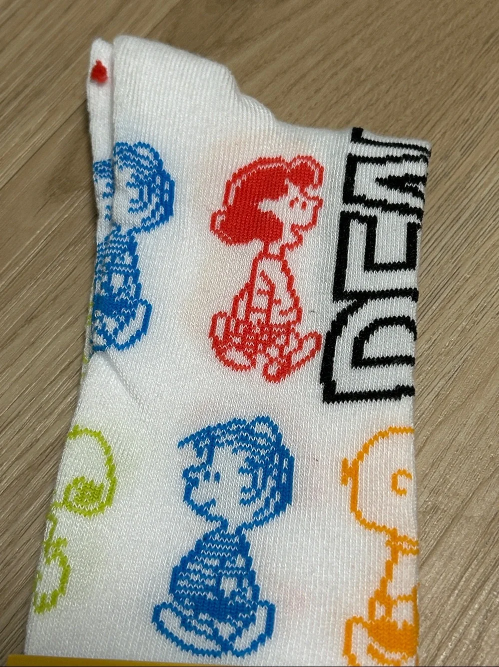 Peanuts Unisex Crew Socks-White with Snoopy and friends Fits Shoe Size 6-12 NEW